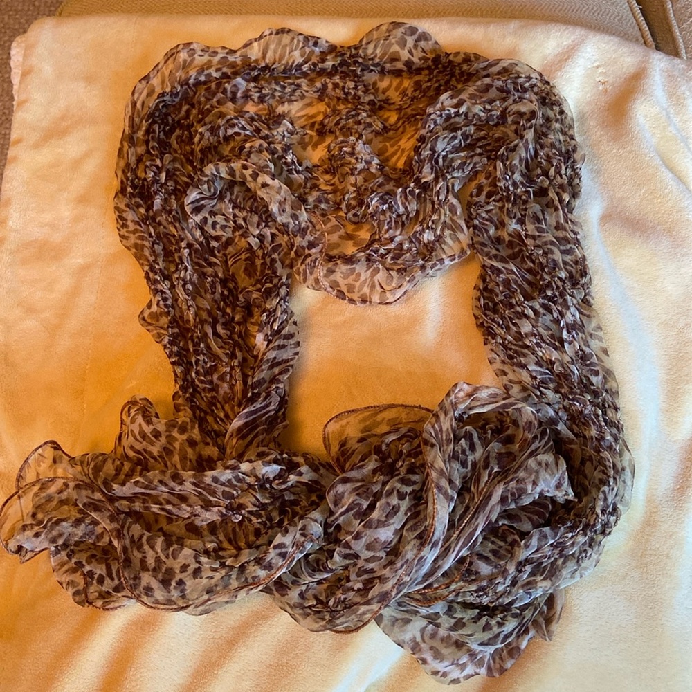 Shear animal print long crinkle scarf